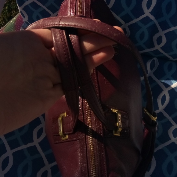 🚫 SOLD 🚫👜 Maroon Coach satchel👜 - Picture 2 of 8